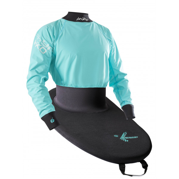 Blaue Paddeljacke mit Spritzdecke für dichten Cockpit-Abschluss und trockenen Sitz beim Wildwasser- und Slalomkajakfahren.