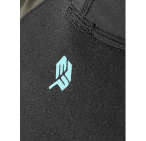 Kurzärmeliges Neopren-Shirt mit schwarzem Rumpf, olivgrünen Ärmeln und sportlich-taillierter Passform.