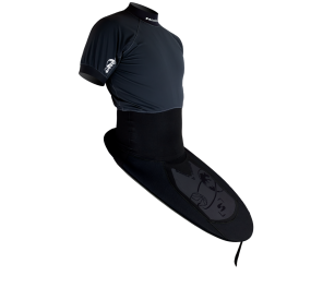 Schwarze Kajak-Kombi mit Spritzdecke und Trägershirt für sicheren Sitz und Bewegungsfreiheit beim Paddeln