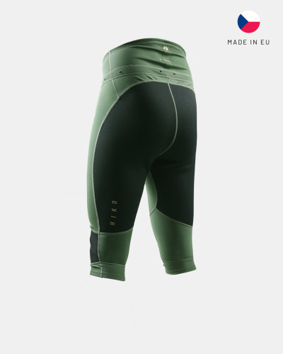 Rote Wassersport-Shorts mit seitlicher Reißverschlusstasche, robustem Material und sportlich-lockerer Passform.