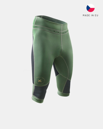 Rote Wassersport-Shorts mit seitlicher Reißverschlusstasche, robustem Material und sportlich-lockerer Passform.