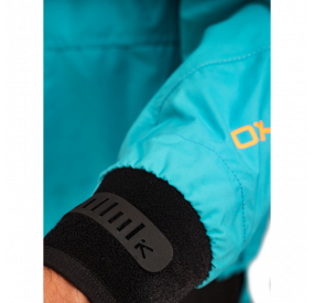 Wasserdichte Paddeljacke mit Neoprenbund und Manschetten für Schutz beim Kajakfahren im Wildwasser.