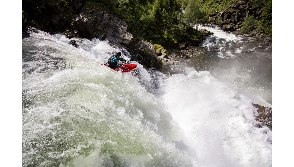 Whitewater Kayaking Gear: What Do You Really Need? | Kanuladen24