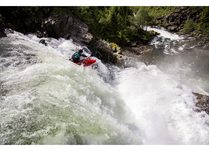 Wildwasser Kajak Ausrüstung: Was braucht man wirklich? | Kanuladen24